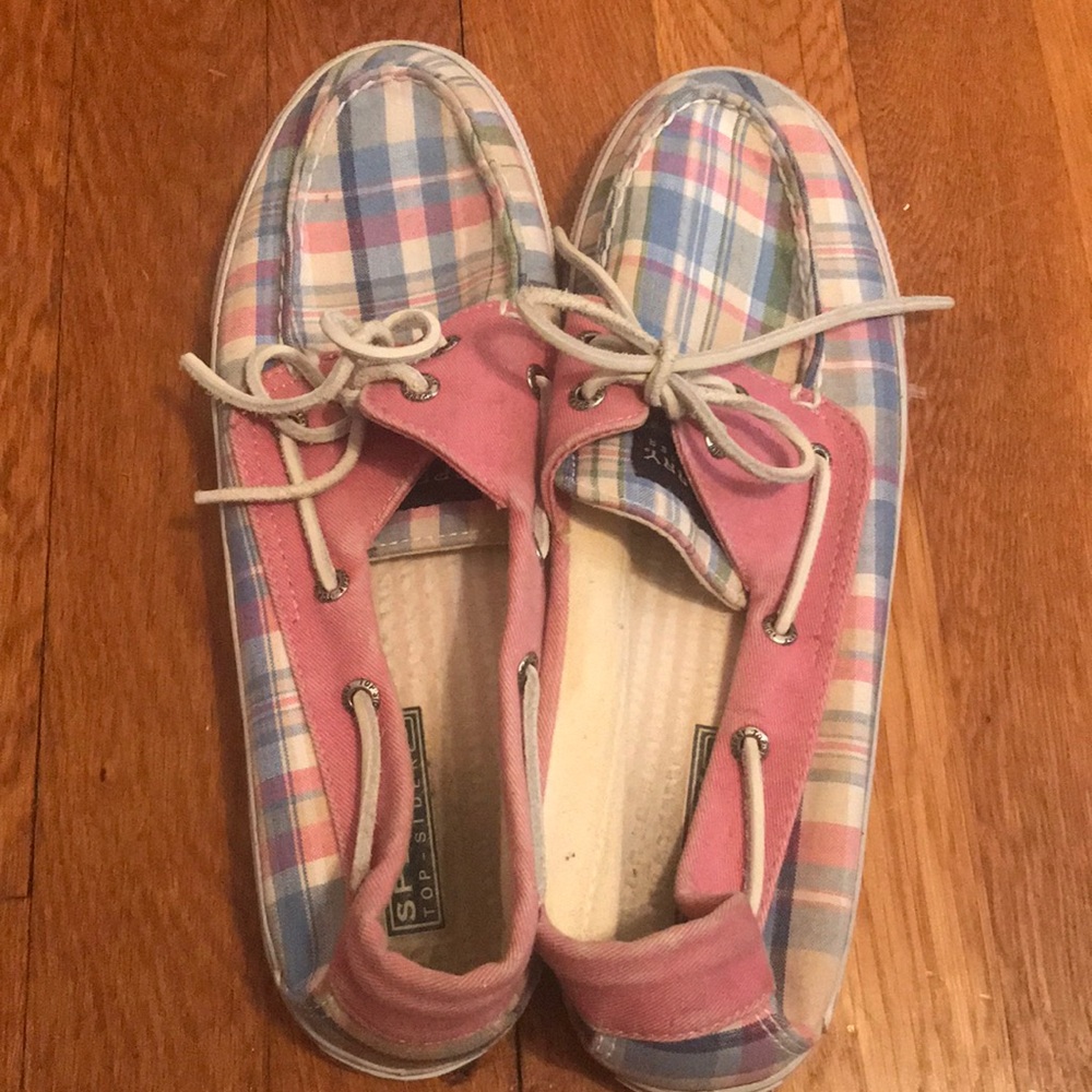 GUC - Plaid Sperry boat shoes - Women’s size 9